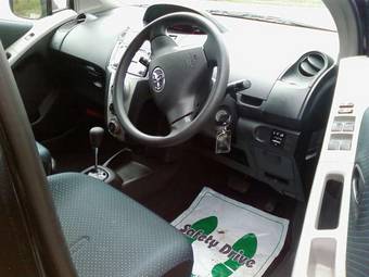 2005 Toyota Vitz Photos