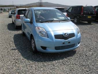 2005 Toyota Vitz Photos