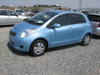 2005 Toyota Vitz Photos