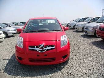 2005 Toyota Vitz Photos