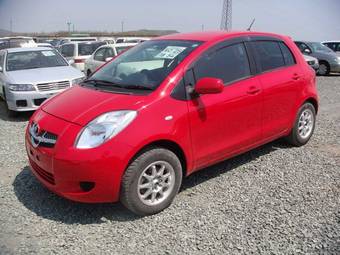 2005 Toyota Vitz Photos