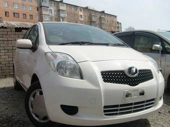 2005 Toyota Vitz Photos