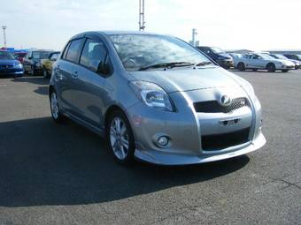 2005 Toyota Vitz Photos