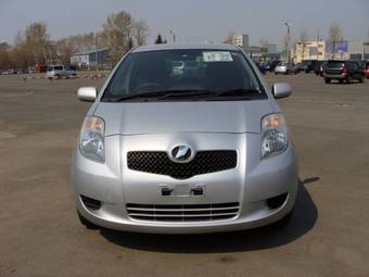 2005 Toyota Vitz Pics