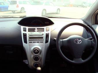 2005 Toyota Vitz Pictures