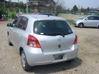 2005 Toyota Vitz Photos