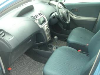 2005 Toyota Vitz Photos