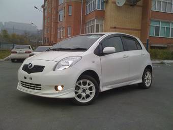 2005 Toyota Vitz Photos