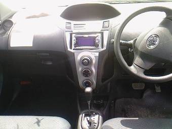 2005 Toyota Vitz Photos