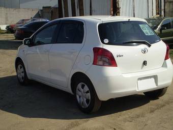 2005 Toyota Vitz Photos