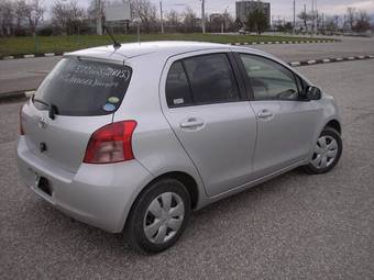 2005 Toyota Vitz Photos