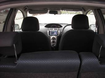 2005 Toyota Vitz Photos