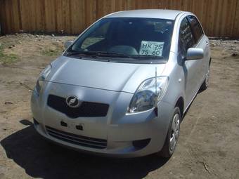 2005 Toyota Vitz Photos