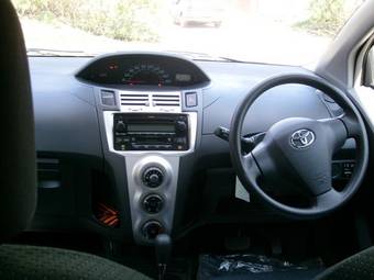 2005 Toyota Vitz Pictures