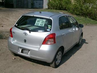 2005 Toyota Vitz Photos