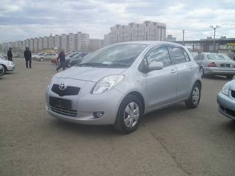 2005 Toyota Vitz Photos