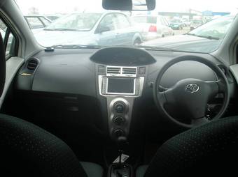 2005 Toyota Vitz Images