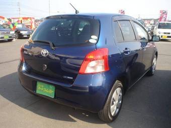 2005 Toyota Vitz Photos