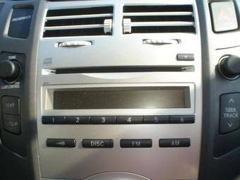 2005 Toyota Vitz Photos