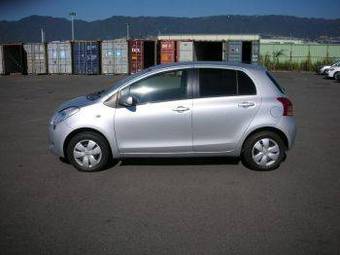 2005 Toyota Vitz Photos