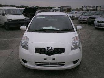 2005 Toyota Vitz Photos