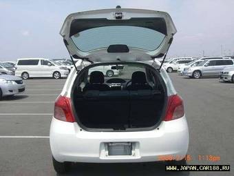 2005 Toyota Vitz Photos