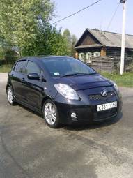 2005 Toyota Vitz Photos