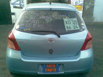 2005 Toyota Vitz Photos