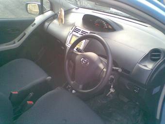 2005 Toyota Vitz Photos