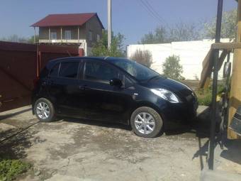 2005 Toyota Vitz Photos