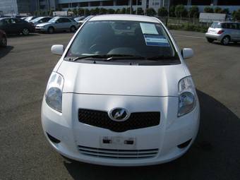 2005 Toyota Vitz Pictures