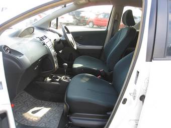 2005 Toyota Vitz Photos
