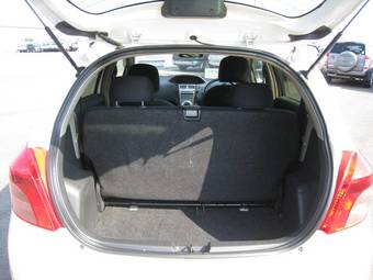 2005 Toyota Vitz Photos