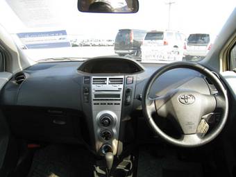 2005 Toyota Vitz Pictures