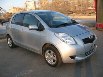 2005 Toyota Vitz Pictures