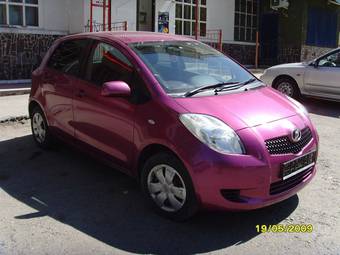 2005 Toyota Vitz Photos