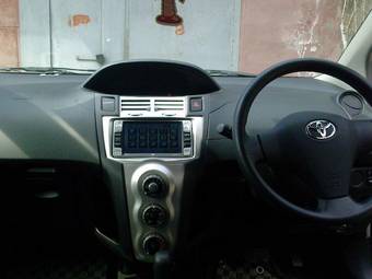 2005 Toyota Vitz Pictures