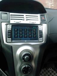 2005 Toyota Vitz Photos
