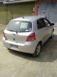 2005 Toyota Vitz Images