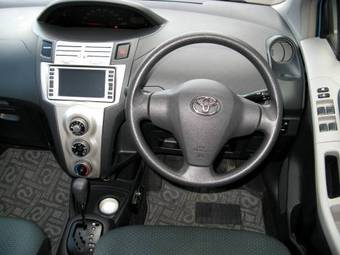 2005 Toyota Vitz Pics