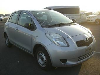 2005 Toyota Vitz Photos