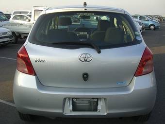 2005 Toyota Vitz Photos