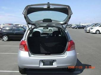 2005 Toyota Vitz Pics