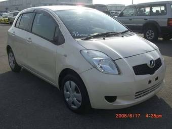 2005 Toyota Vitz Photos