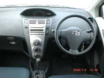 2005 Toyota Vitz Photos