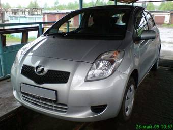 2005 Toyota Vitz Pics