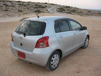 2005 Toyota Vitz Photos