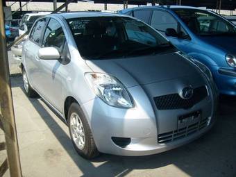 2005 Toyota Vitz Pictures