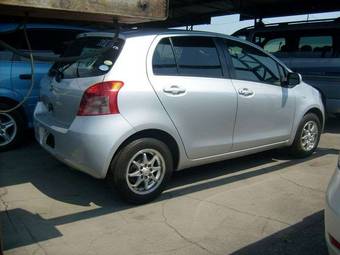 2005 Toyota Vitz Photos