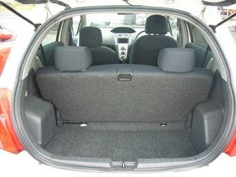 2005 Toyota Vitz Photos
